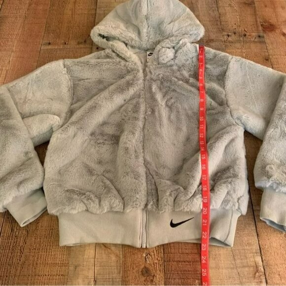 Nike womens size XS oversized faux fur full zip jacket -NWT - Picture 5 of 12